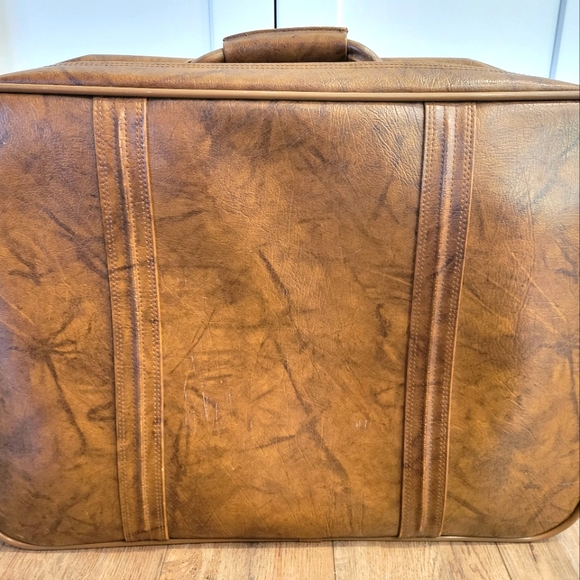 Triumph Other - Vintage Suitcase